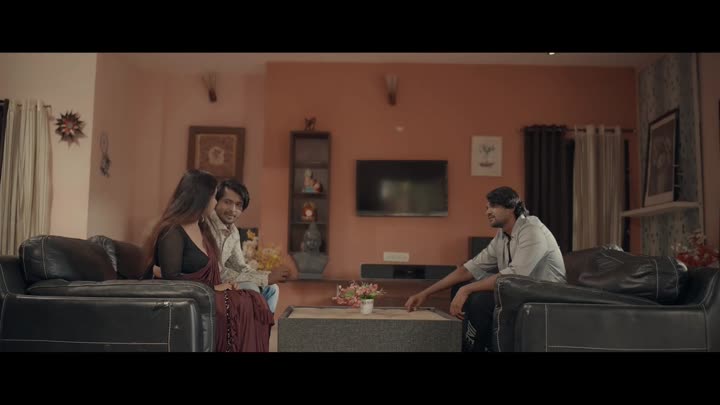 Screenshot Of LOOT (2024) Hindi Season 01 Episodes 01 CultFlix WEB Series