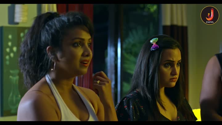 Screenshot Of Tere Mere Beech Main (2024) Hindi Season 01 Episodes 03 To 05 Jalva WEB Series